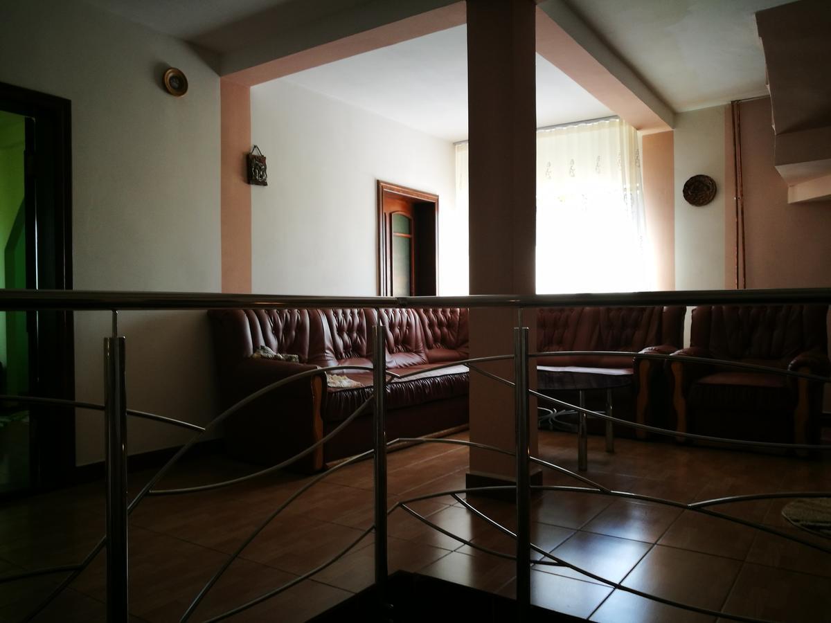 Pensiunea Ramona Carpinisu Bagian luar foto